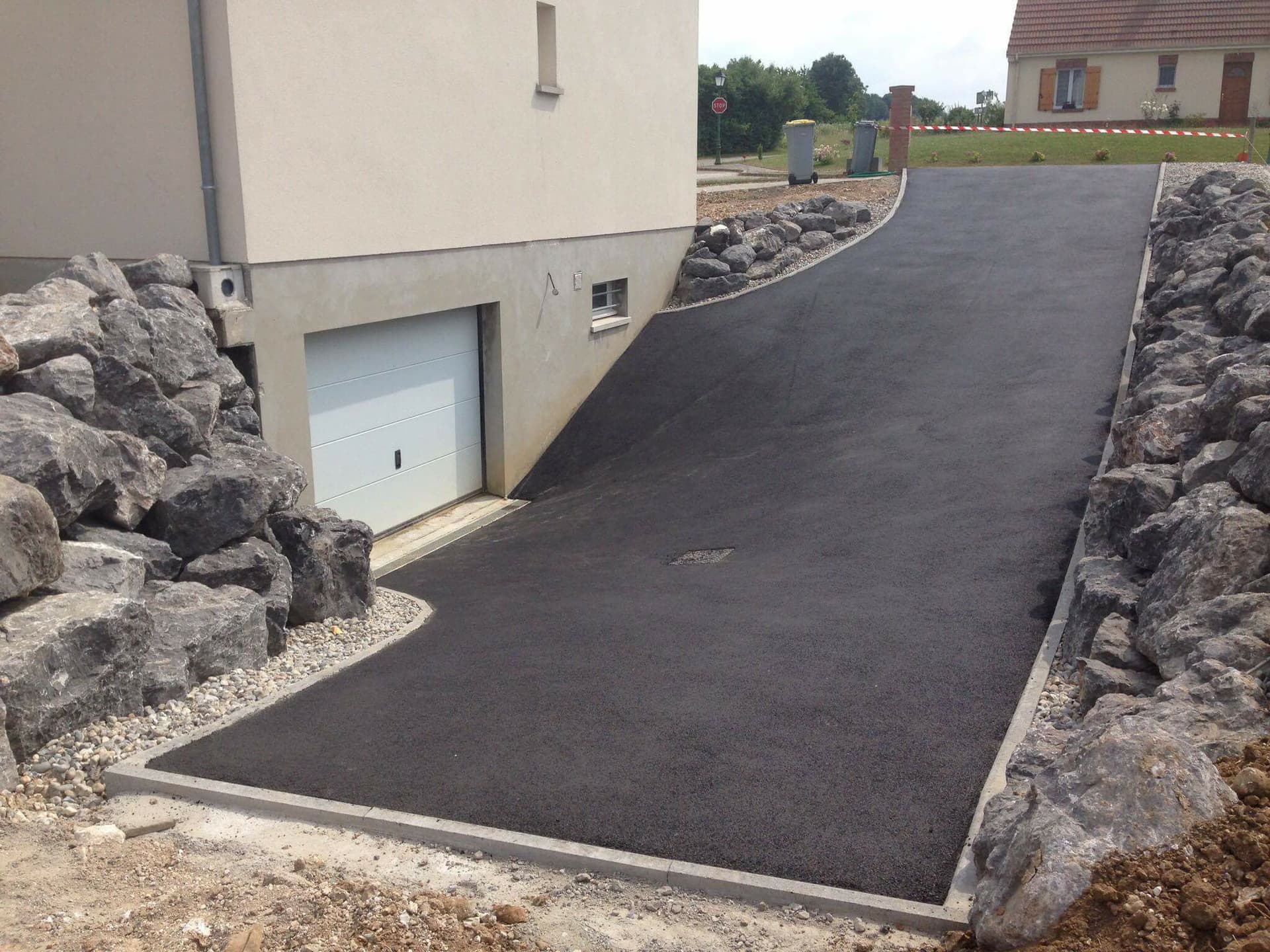 Pose d'enrobé bitumeux — chantier voirie Vilbert TP Hauts-de-France