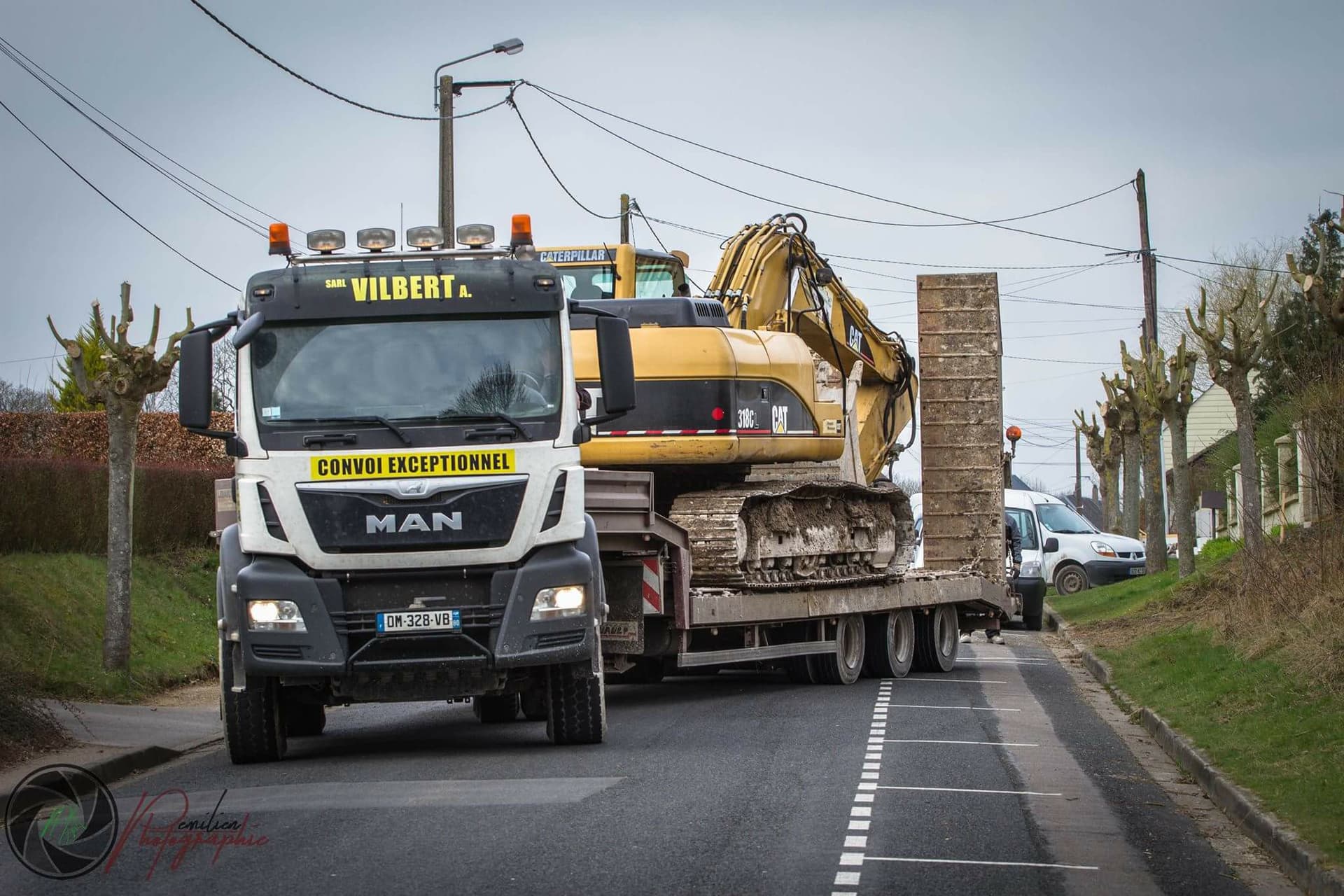 Transport d'engins de chantier Vilbert TP — flotte propre renouvelée